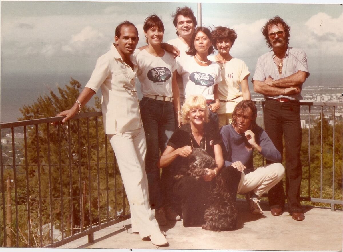 005 - 1981 En haut de gauche a droite, Jacquy, Clo, Camille, Margie, Solange et Bernard et en bas Carmen et Alain (photo Free Dom)