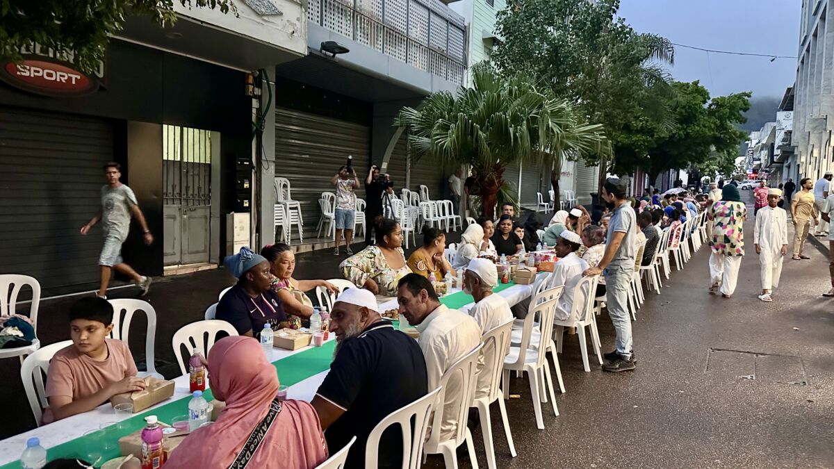 Un moment de partage et de fraternité à la mosquée Noor-e-Islam et dans le Carré Piéton – Free Dom