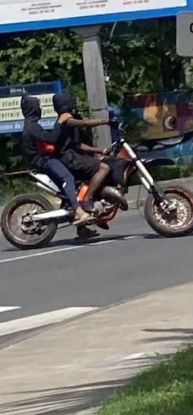 Moto volée le 3 mars : retrouvée incendiée après avoir été aperçue avec deux individus cagoulés