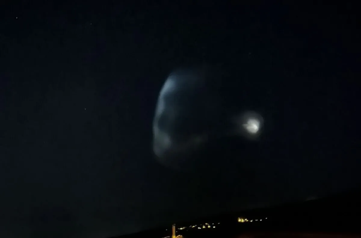 Phénomène lumineux dans le ciel hier soir : le dégazage d’une fusée Falcon de SpaceX observé par de nombreux Réunionnais