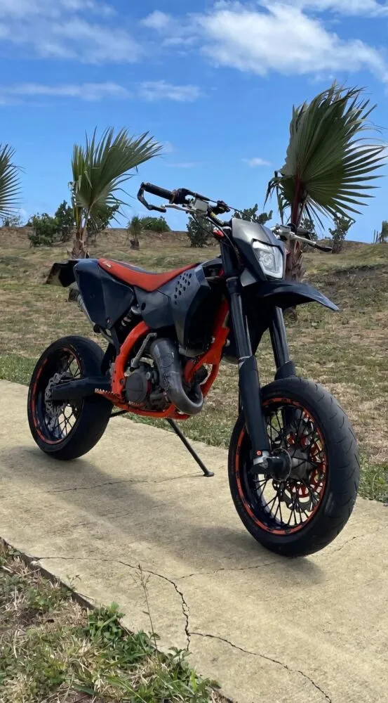 Moto volée le 3 mars : retrouvée incendiée après avoir été aperçue avec deux individus cagoulés