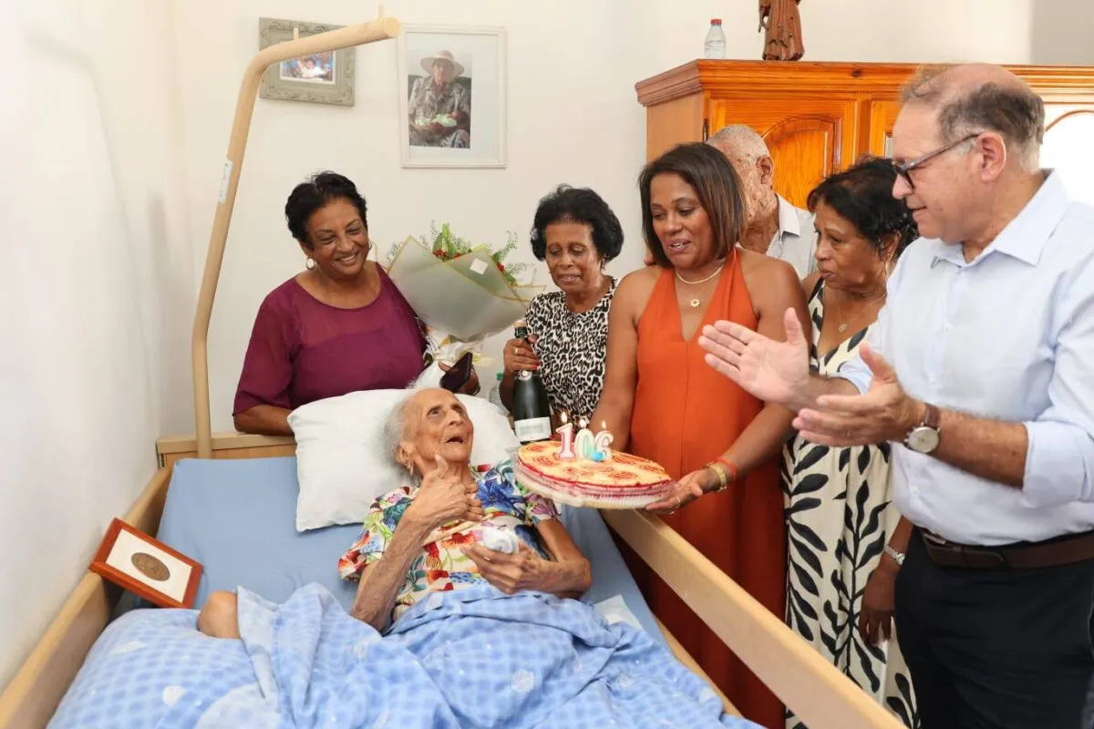 Saint-Pierre : Léa Agathe fête ses 106 ans, entourée de sa famille et saluée par la municipalité ©Crédit photo mairie de Saint-Pierre