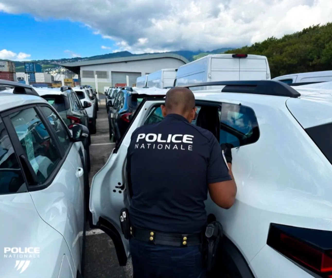 Le Port : plus de 1 100 véhicules contrôlés lors d’une opération conjointe Police-Douane contre les trafics ©crédit photo Police De La Réunion