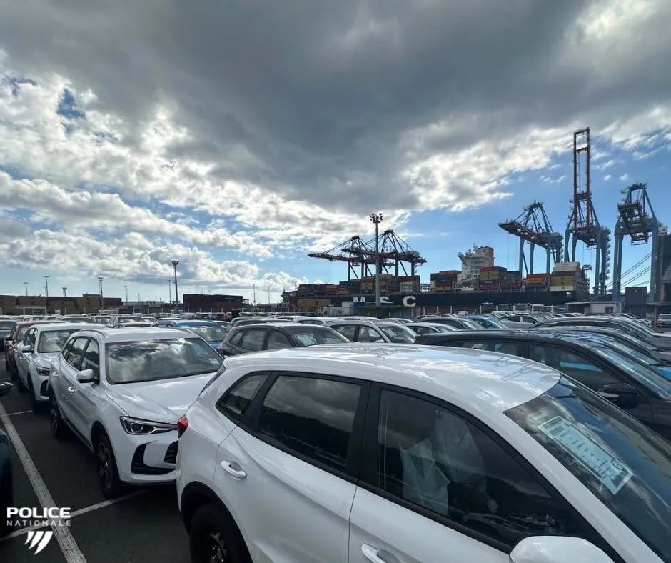 Le Port : plus de 1 100 véhicules contrôlés lors d’une opération conjointe Police-Douane contre les trafics ©crédit photo Police De La Réunion