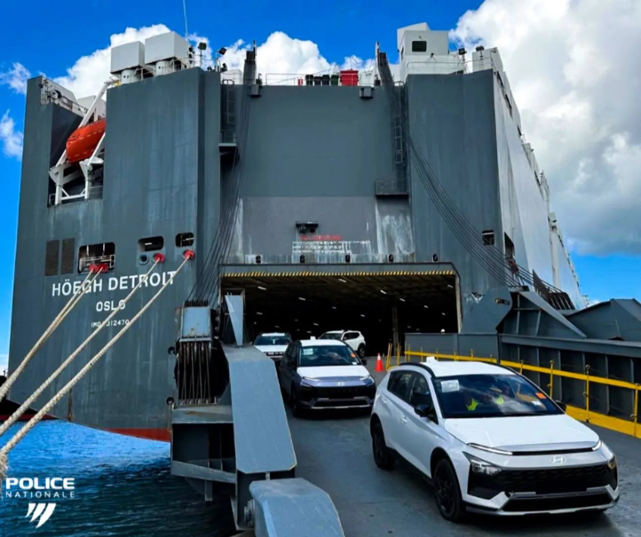Le Port : plus de 1 100 véhicules contrôlés lors d’une opération conjointe Police-Douane contre les trafics ©crédit photo Police De La Réunion