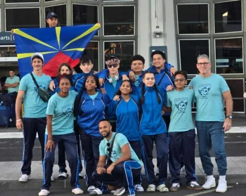L’équipe de handball du collège Aimé Césaire de L’Étang-Salé s’envole pour le championnat de France UNSS à Béthune