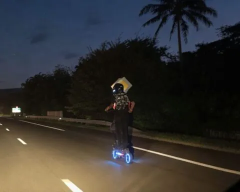 Trottinette électrique sur la RN2 : un comportement extrêmement dangereux aperçu en direction de Saint-André