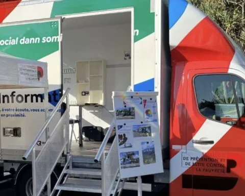 La Caravane d’accès aux droits poursuit sa tournée dans plusieurs communes de La Réunion