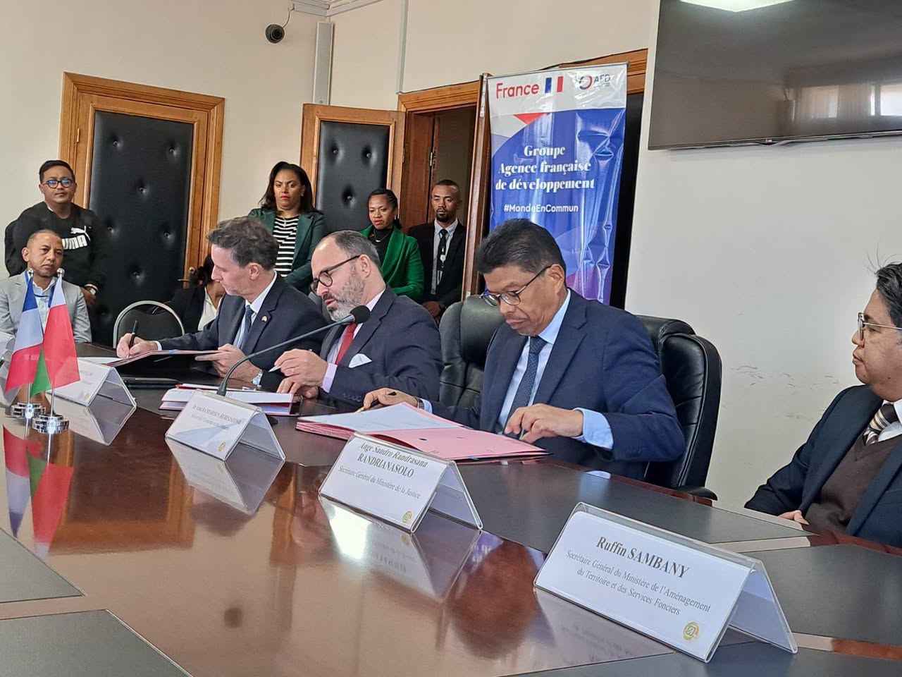 Madagascar et la France renforcent leur partenariat avec trois nouveaux accords de financement