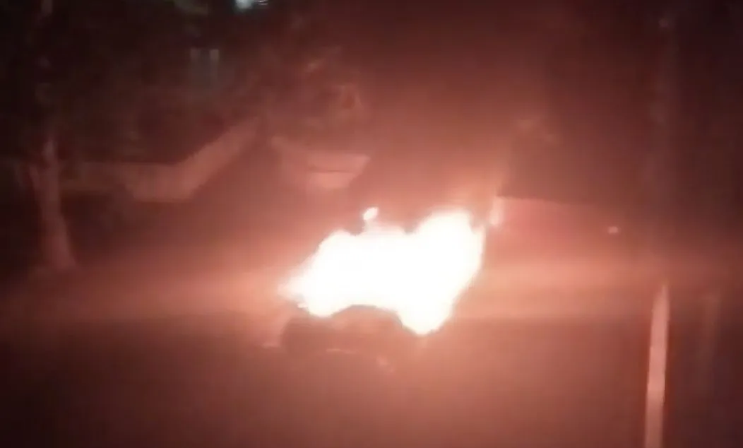 Sainte-Clotilde : deux véhicules volontairement incendiés au petit matin, un secteur déjà touché il y a plusieurs mois