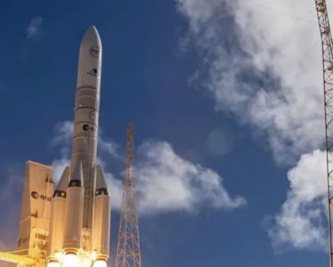 Ariane 6 réussit son pari : la version la plus puissante de la fusée européenne décolle depuis la Guyane