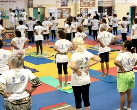 Saint-Denis célèbre la 12e Journée internationale du yoga sous le signe du bien-vieillir